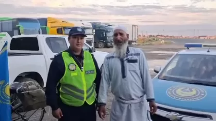 Полицейские помогли велопутешественникам из Узбекистана, направлявшимся в Мекку