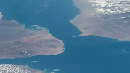 Иран призвал хуситов быть готовыми перекрыть Красное море 