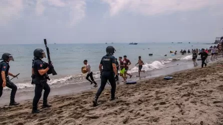 Более 20 тыс. мигрантов прорвали границу Испании