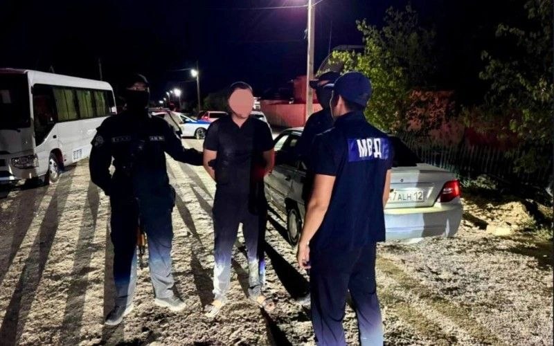 Жаңаөзенде тұрғыннан ақша бопсалаған күдікті ұсталды