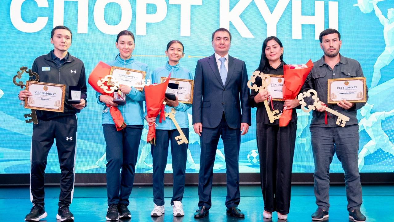 Қарағандыда паралимпиадашылар мен сурдлимпиадашыларға пәтер кілті табысталды