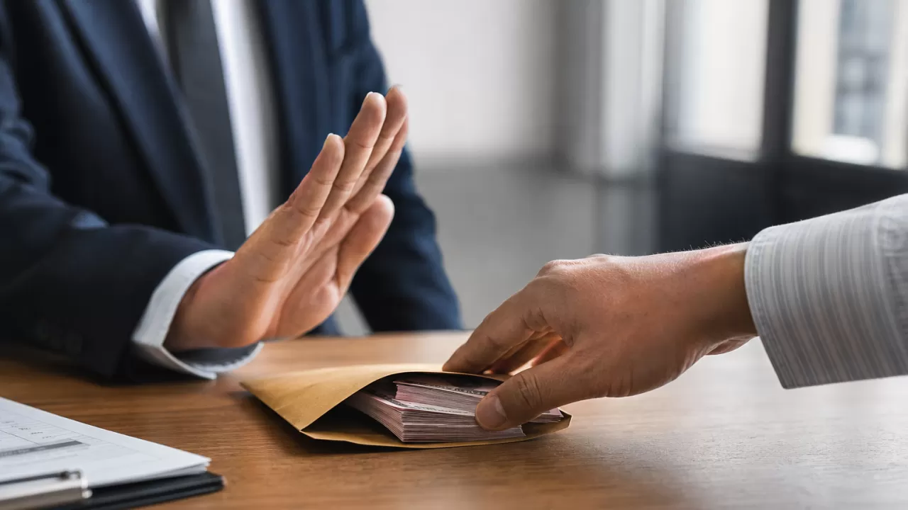 В Казахстане можно получить до 17,3 млн тенге за информацию о взятке
