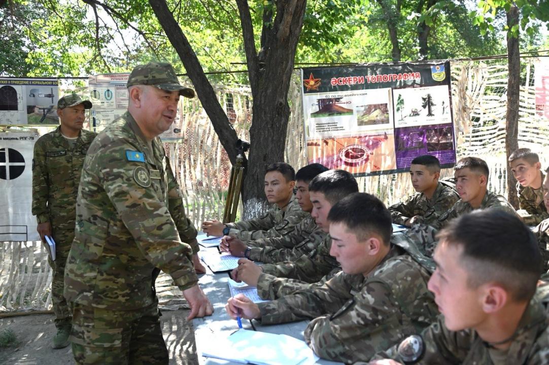 Құрлық әскерлеріндегі жауынгерлік дайындық: жаңа стандарттарға басымдық