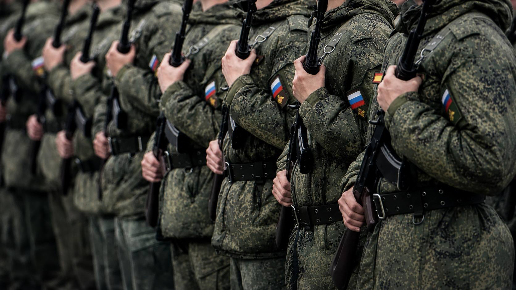 Есірткі контрабандасы мен бандитизм үшін сотталғандар әскери қызметке алынады: Путин құжатқа қол қойды 