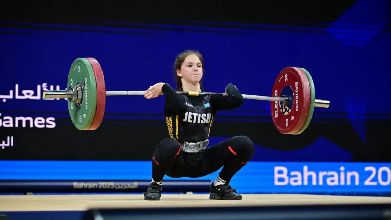 Казахстанские тяжелоатлетки взяли два медали на чемпионате Азии