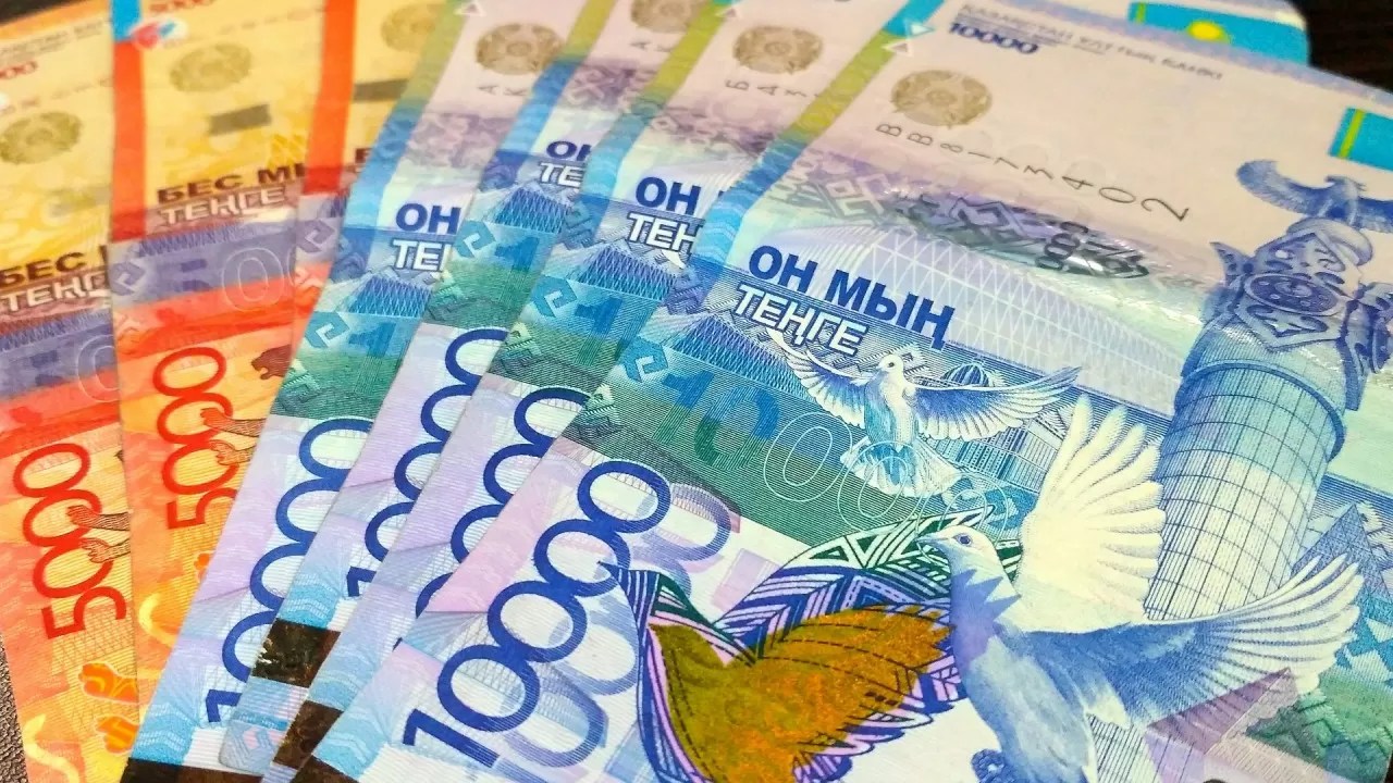 Охранники взыскали с работодателя миллионы тенге за невыплаченную зарплату  