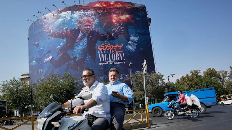 Тегеранда Трамптың суға батып бара жатқаны бейнеленген плакат пайда болды