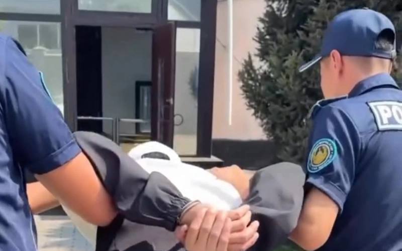 Алматыда хайп қуып, полиция жанында арандатушылық видео түсірген тұрғын ұсталды
