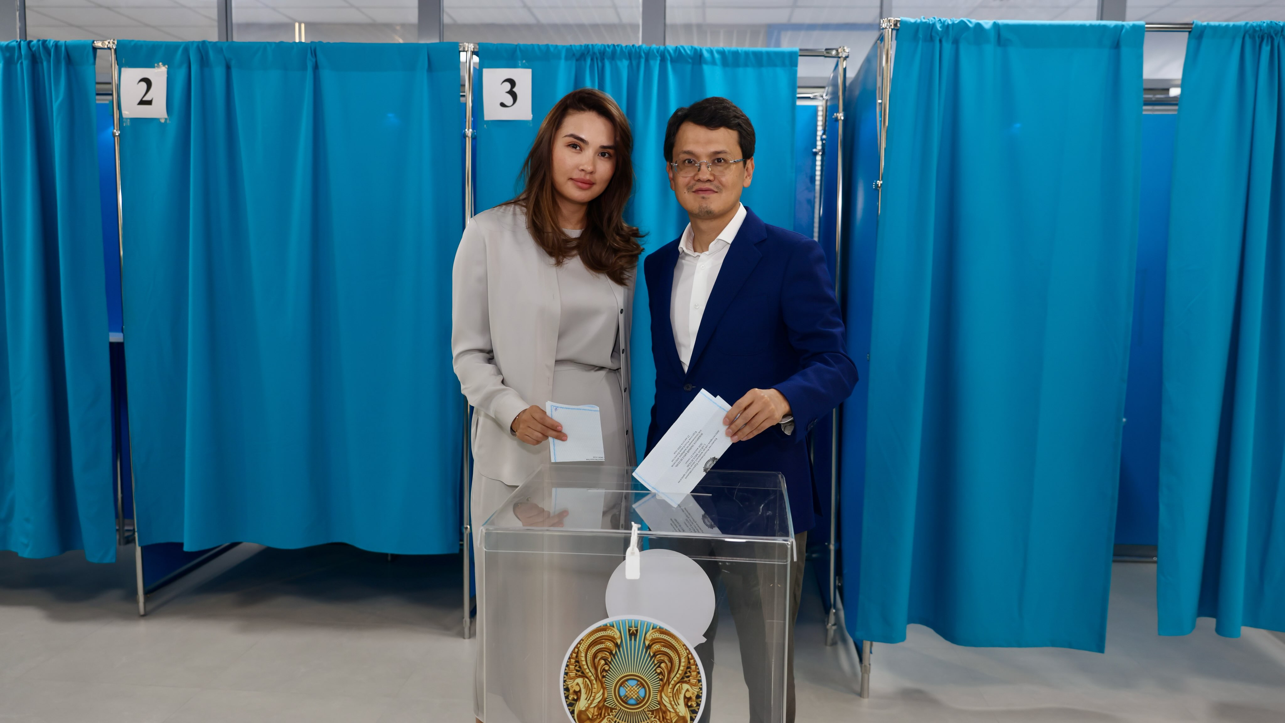 "Институттар жаңарып, шешім қабылдау тәсілдері өзгеріп келеді": Бағдат Мусин Құрылтай сайлауында дауыс берді