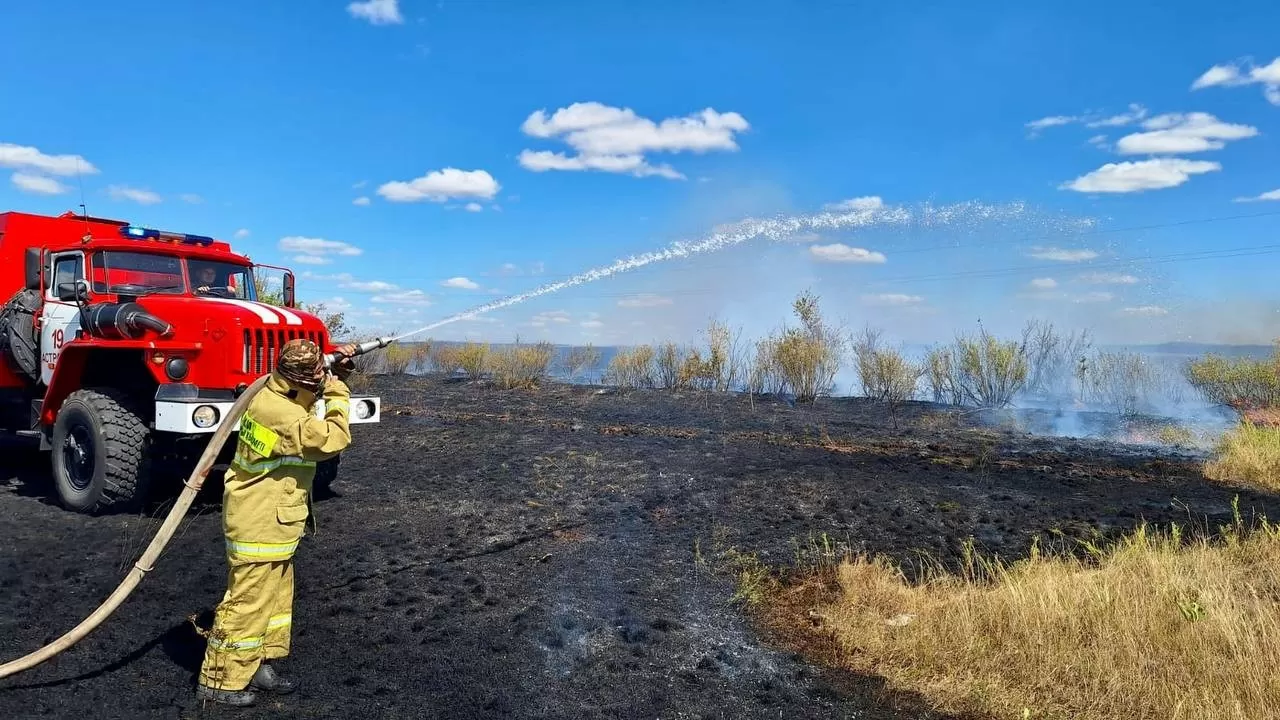 Пламя остановили в двух областях: угрозы населенным пунктам нет