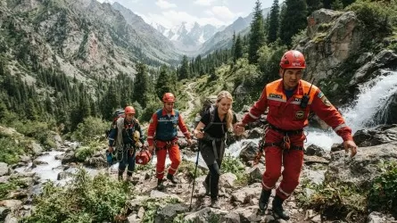 Спасение в горах: туристку искали в ущельях Алматы, а нашли сразу двоих пострадавших