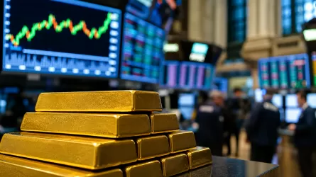 Золото застыло у семинедельного максимума: рынки ждут инфляцию в США 