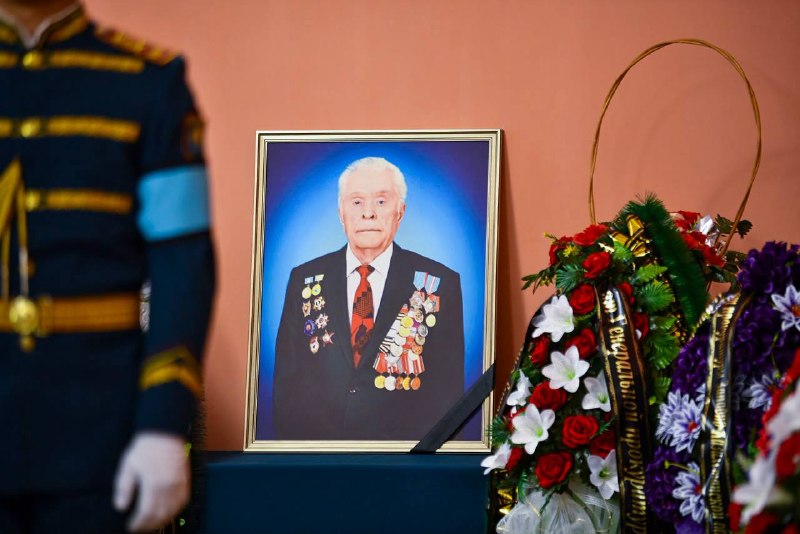 Оралда &laquo;Халық Қаһарманы&raquo; Иван Гапичті ақтық сапарға шығарып салды