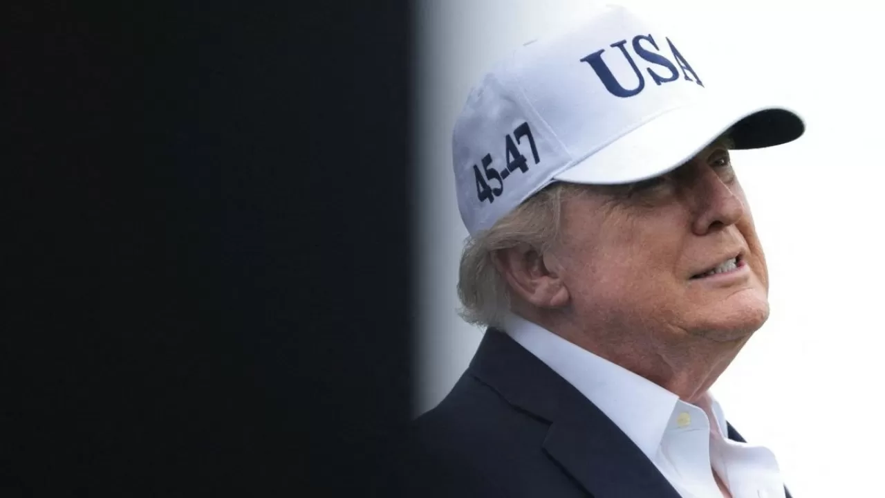 Трамп призвал Зеленского прекратить удары по российским НПЗ 