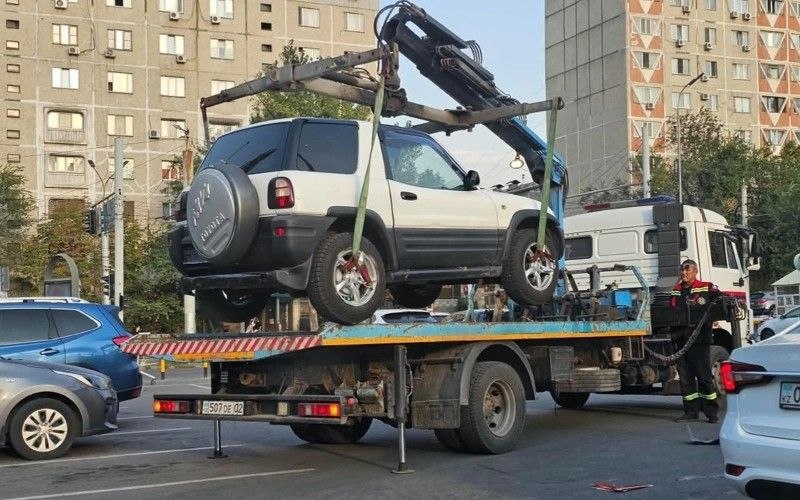 Алматыда арнайы тұраққа қойылған көліктер үшін ақы алынады