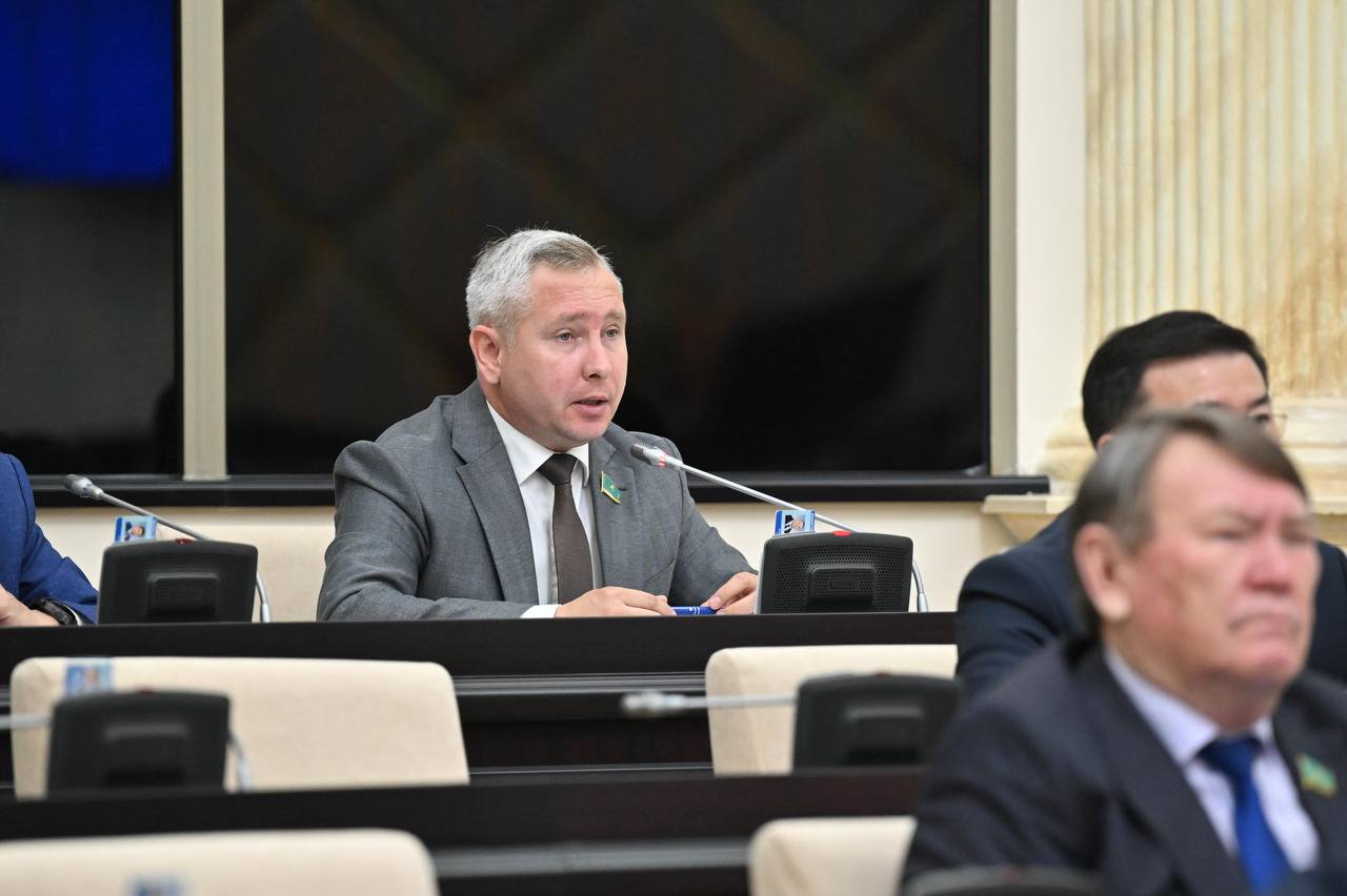 Экс-сенатор Геннадий Шиповских теміржол саласындағы қызметіне қайта оралды