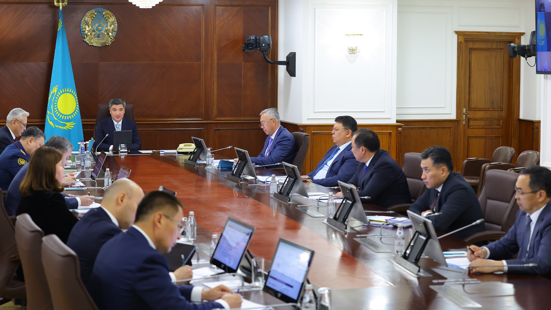 Олжас Бектенов &laquo;Таза Қазақстан&raquo; аясындағы Президент тапсырмаларын орындау мәселесін талқылады