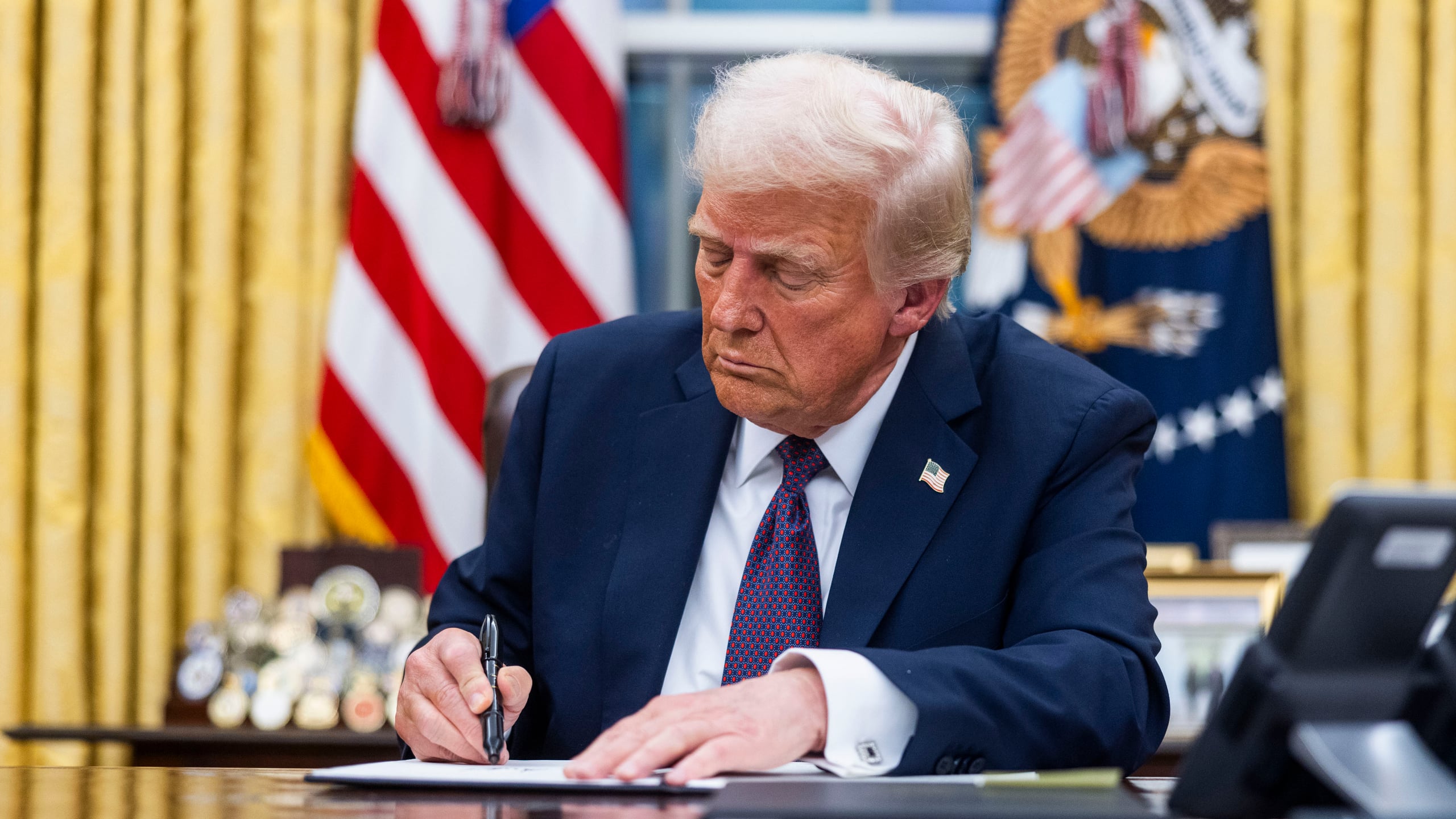 АҚШ соты Трамптың азаматтық беруді шектейтін жарлығын уақытша тоқтатты