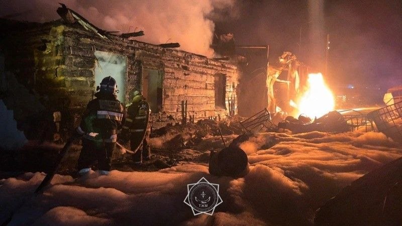 Два человека пострадали при пожаре в автомойке Семея 