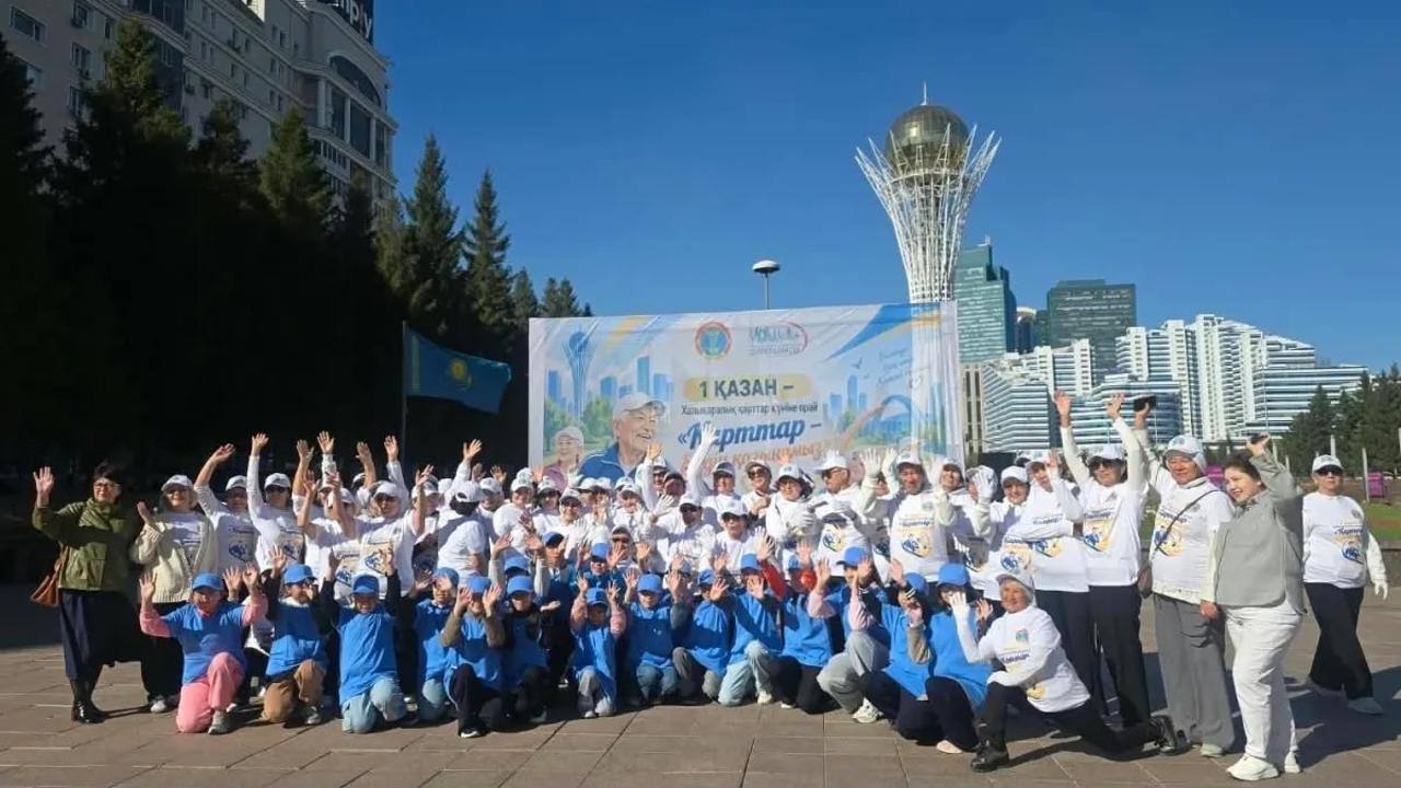 Астанада 100-ге жуық қария спорттық флешмобқа қатысты