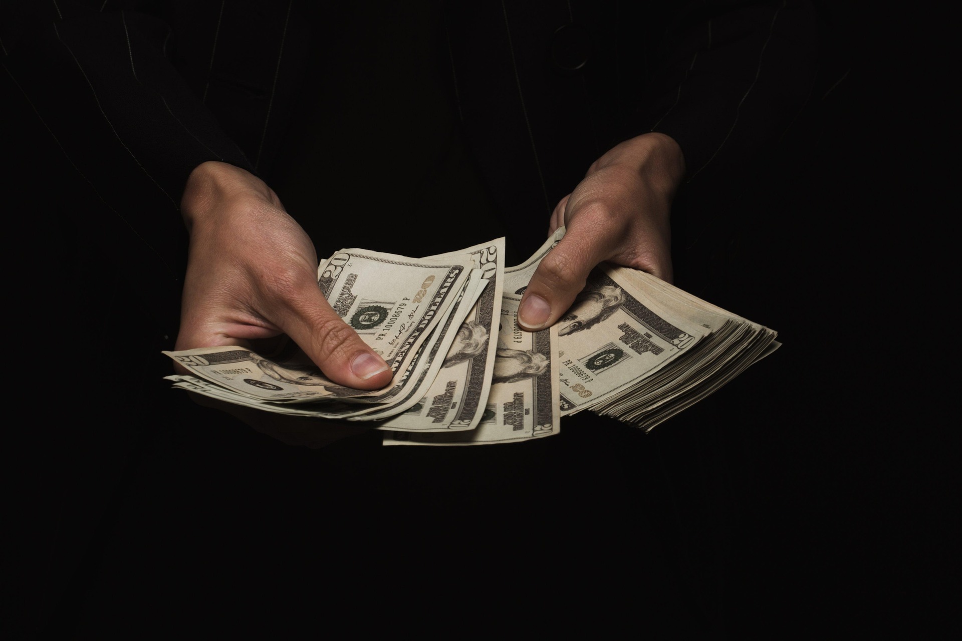 Доллар снова серьезно ослабил позиции на KASE 