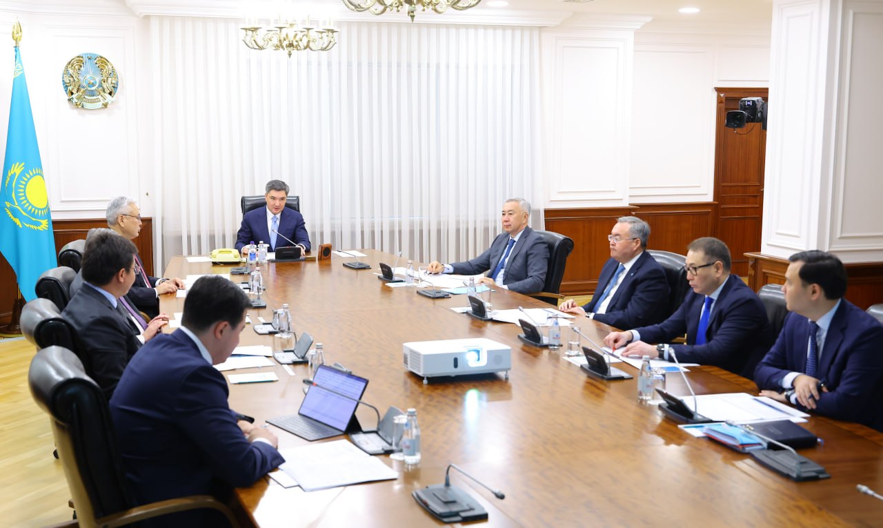 Олжас Бектенов инвестиция тарту жүйесін жетілдіру мәселелері жөнінде кеңес өткізді