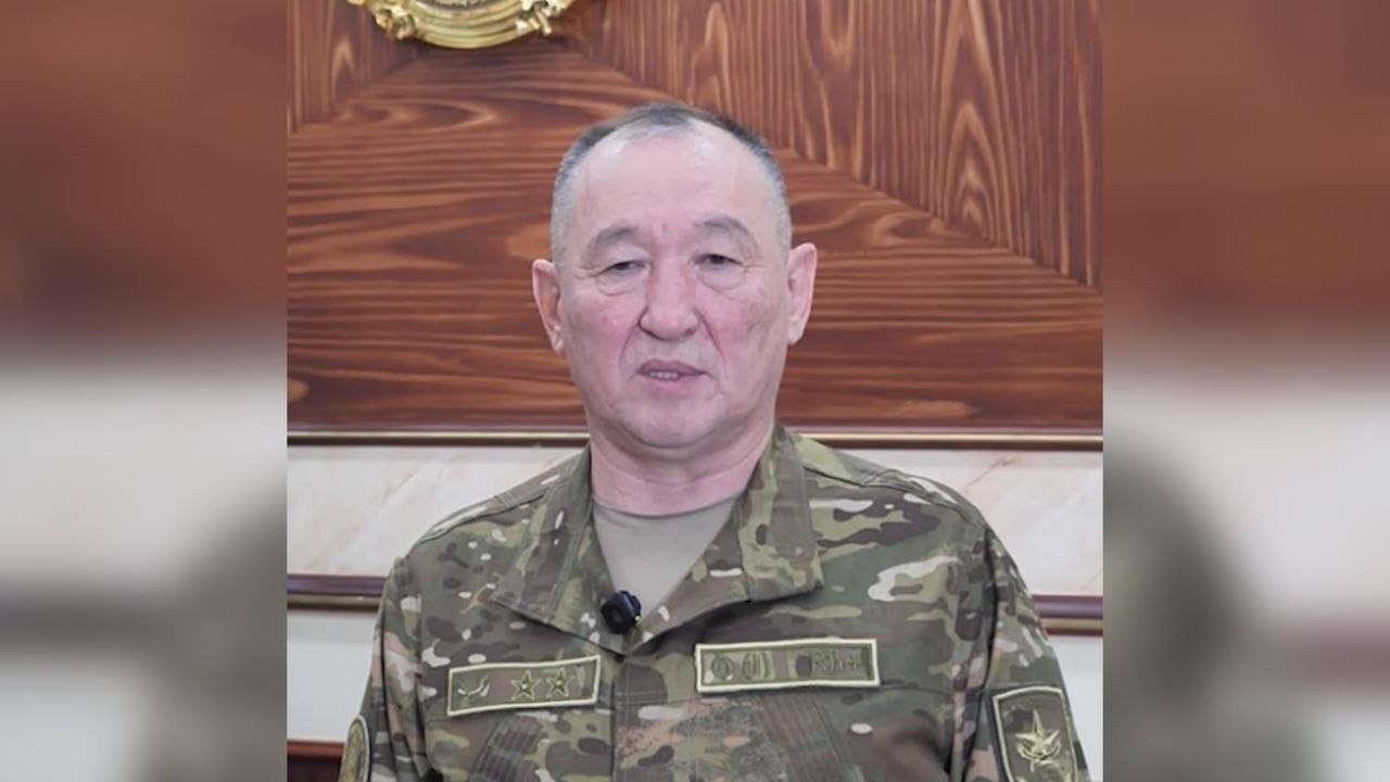 "Жауапкершіліктен жалтармаймыз": Қорғаныс министрі қаза тапқан әскерилердің отбасыларына көңіл айтты