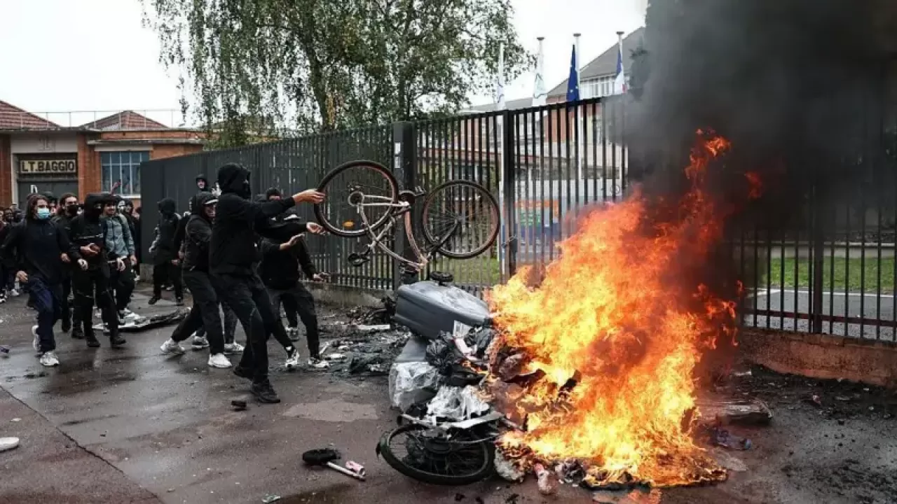 Во Франции школьники устроили беспорядки во время акции протеста