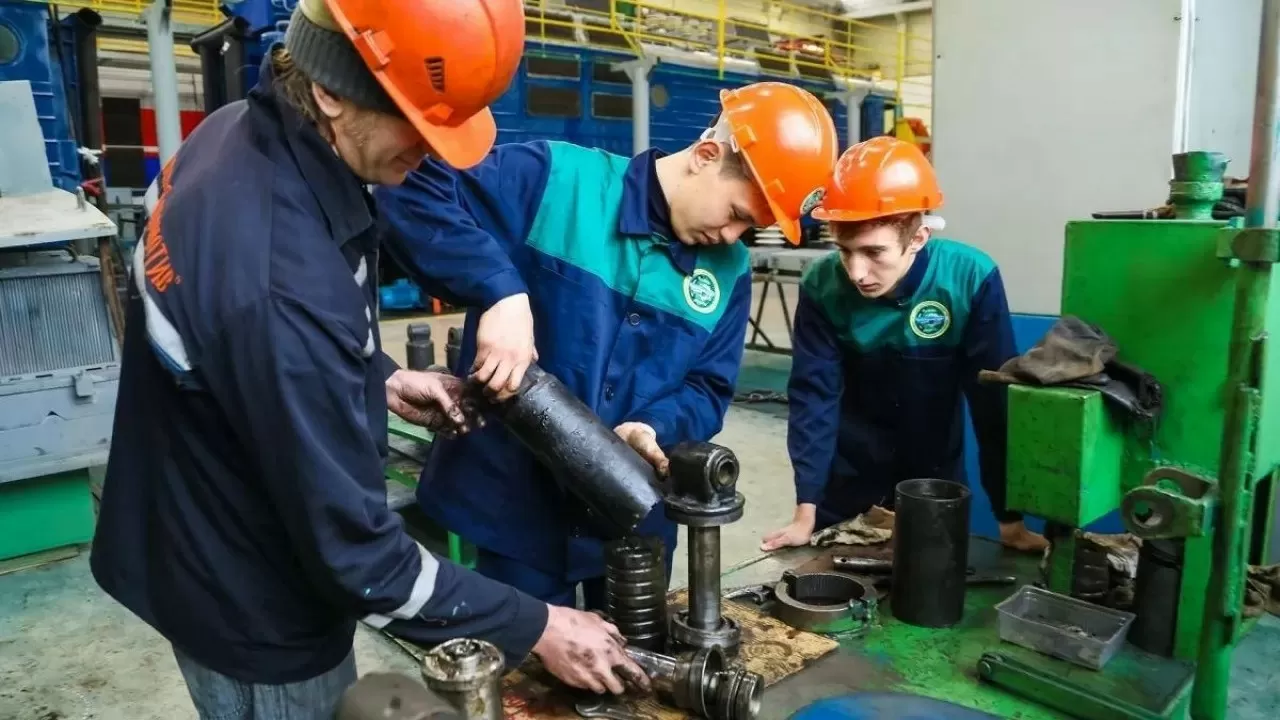 Выпускников колледжей в Казахстане стали чаще брать на работу 