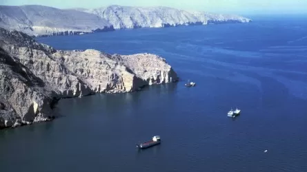 Два танкера подорвались на минах в Ормузском проливе &mdash; КСИР 