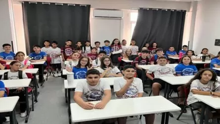 27 пар близнецов учатся в одной из школ Турции