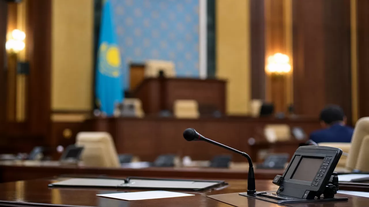Депутатам в Казахстане придумали наказание за нарушения этики 
