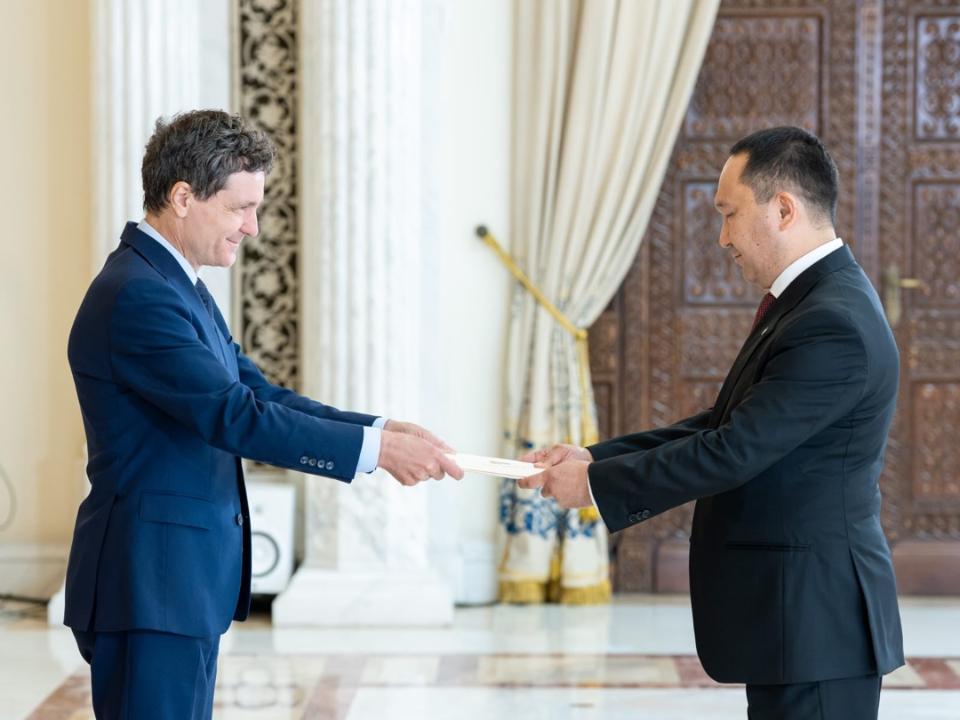 Румыниядағы Қазақстан Елшісі Президентке сенім грамоталарын тапсырды