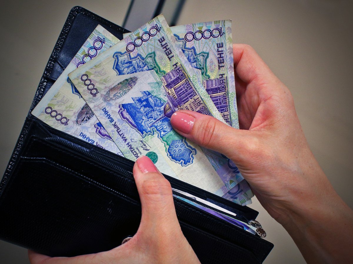 В октябре объём переводов внутри Казахстана составил менее 6 млрд тенге 