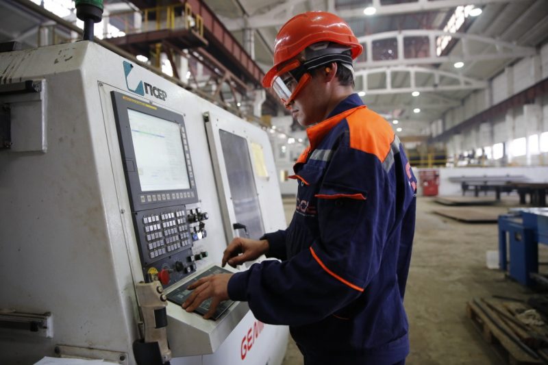 В Атырауской области более десяти тысяч работников получают около 40 тыс. тенге в месяц
