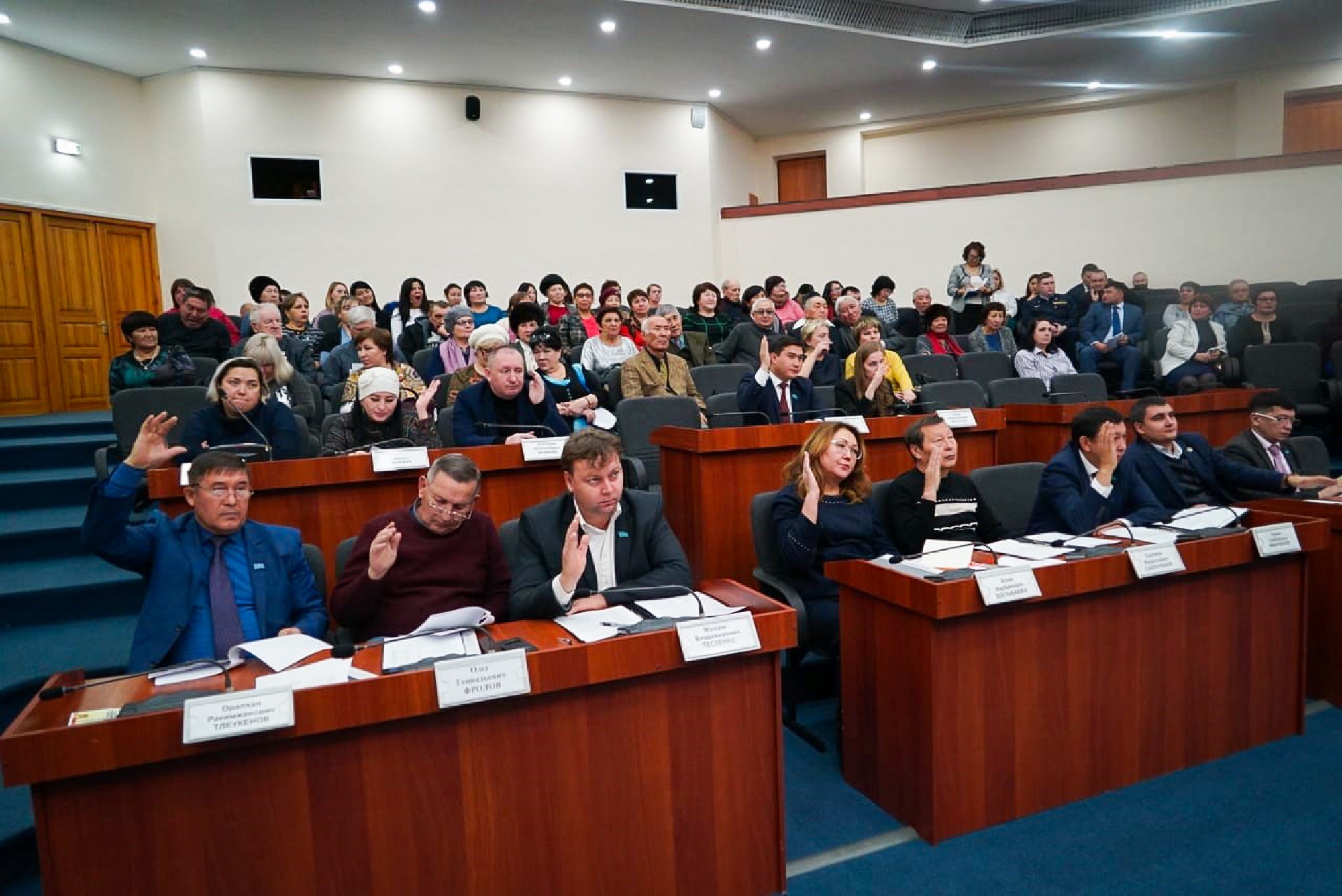 Өскемендегі 16 көшенің атауын өзгерту мәселесі қаралды