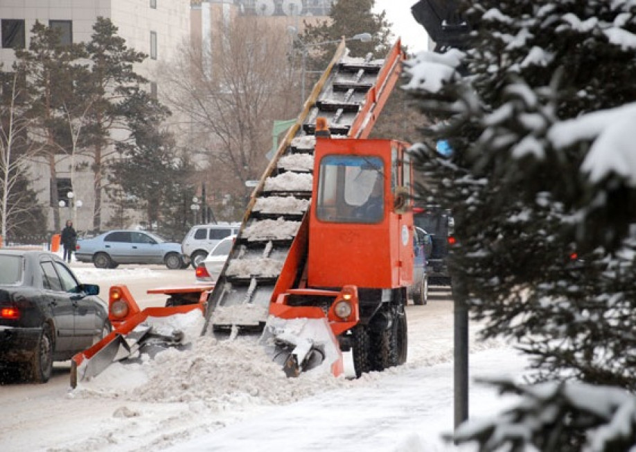 За минувшие сутки в Астане убрано более 19 тыс. кубометров снега
