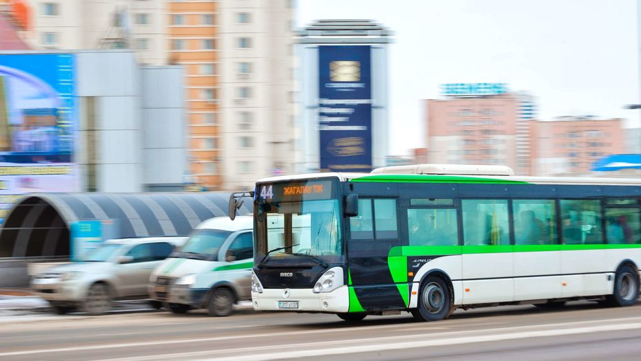 В Астане ограничили движение автобусов из-за непогоды