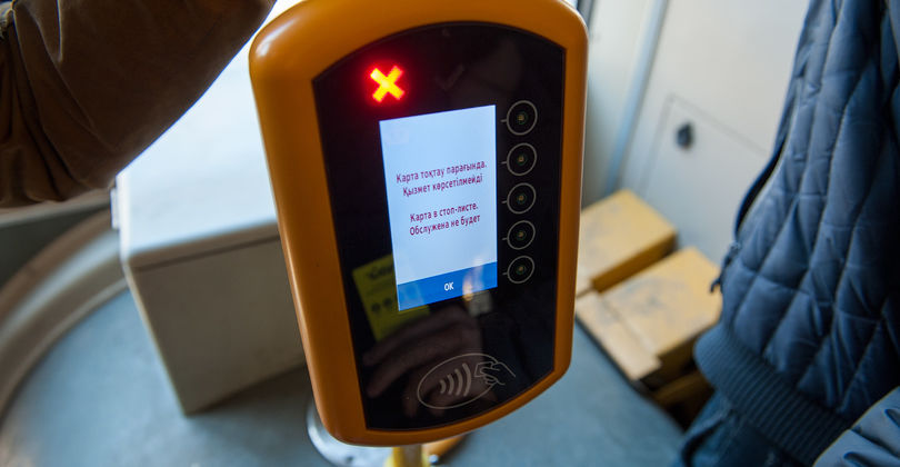 Алматыда терминалды өшіріп, жолақыны қолма-қол алып отырған жүргізушілер анықталды