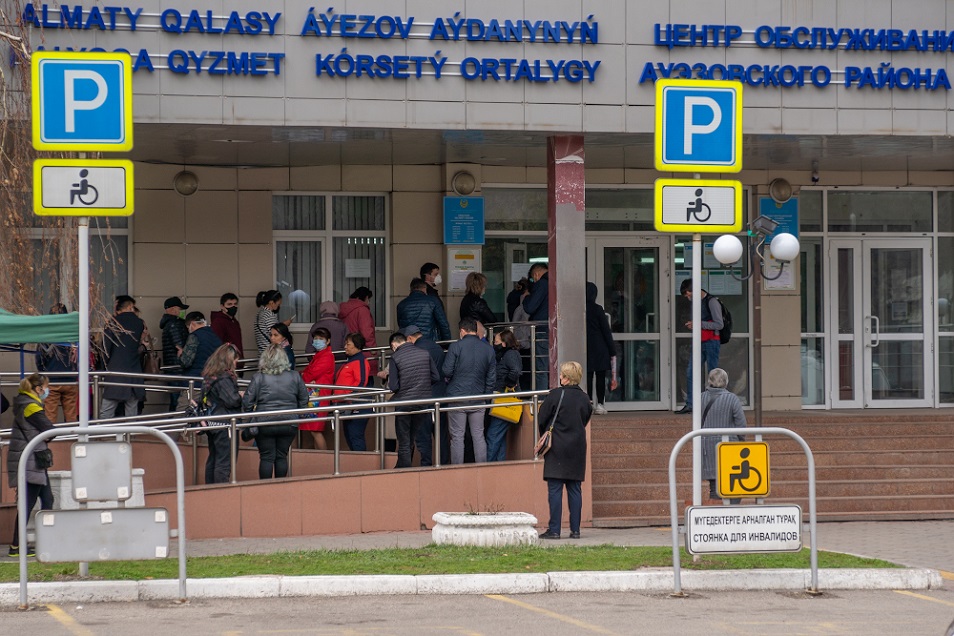 Халыққа қызмет көрсету орталығына құжат өткізіп қойғандар не істейді?