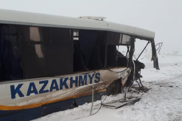 Сәтпаев қаласында кеншілер мінген автобус апатқа ұшырады