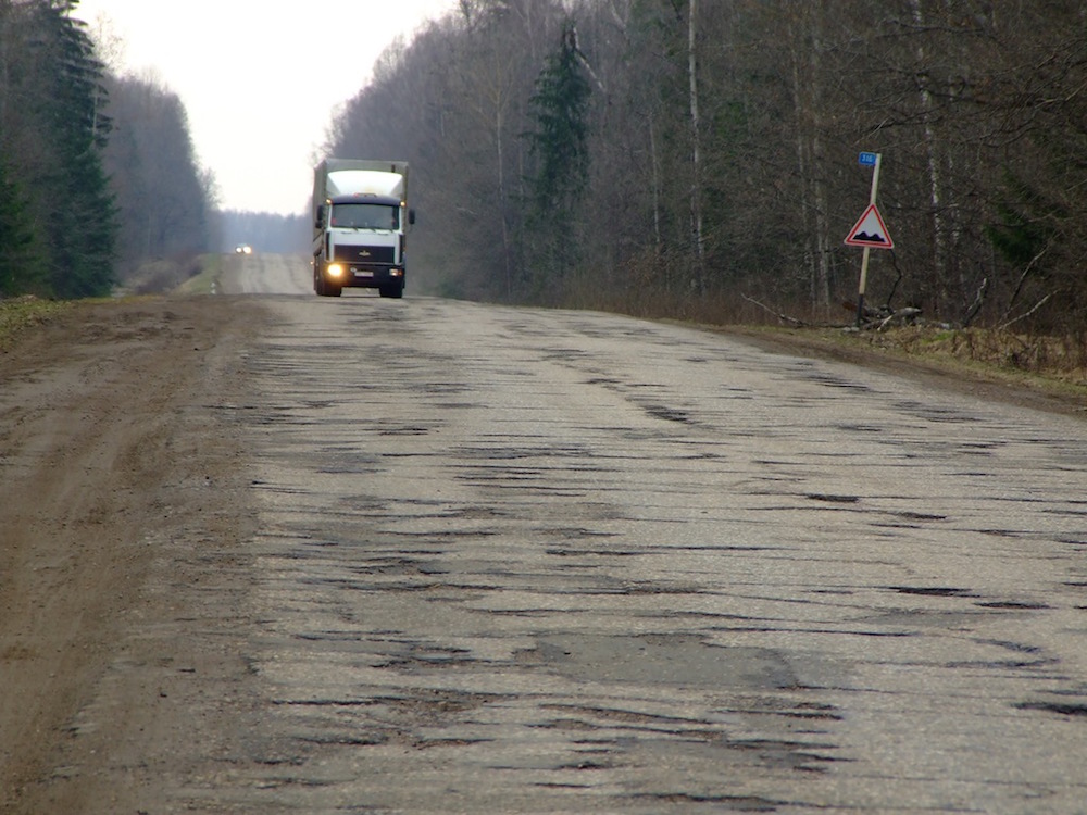 Елімізде жүк көліктерінің үлкен жолға шығуына тыйым салынды