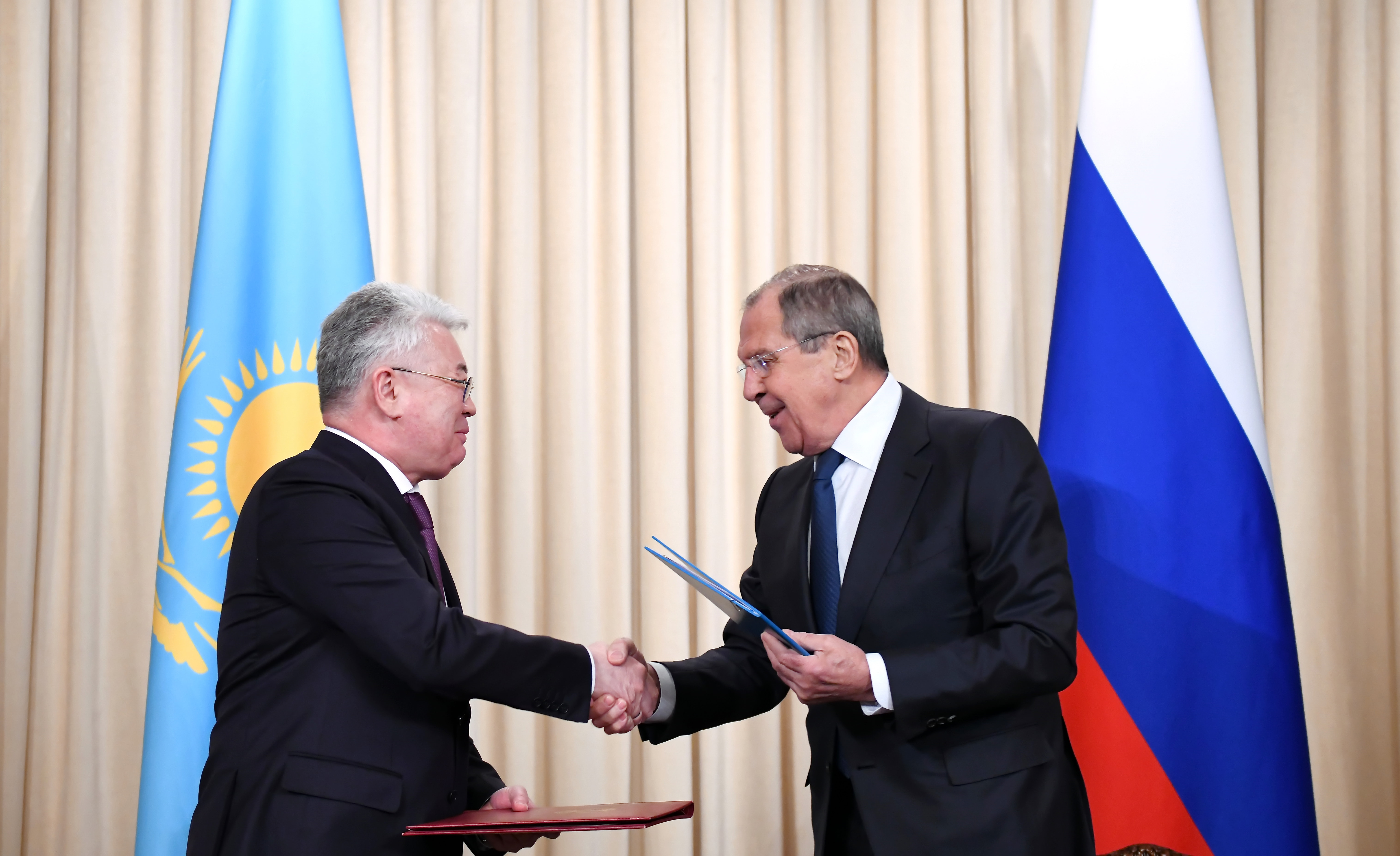 Главы МИД РК и РФ обсудили взаимодействие в рамках региональных интеграционных объединений