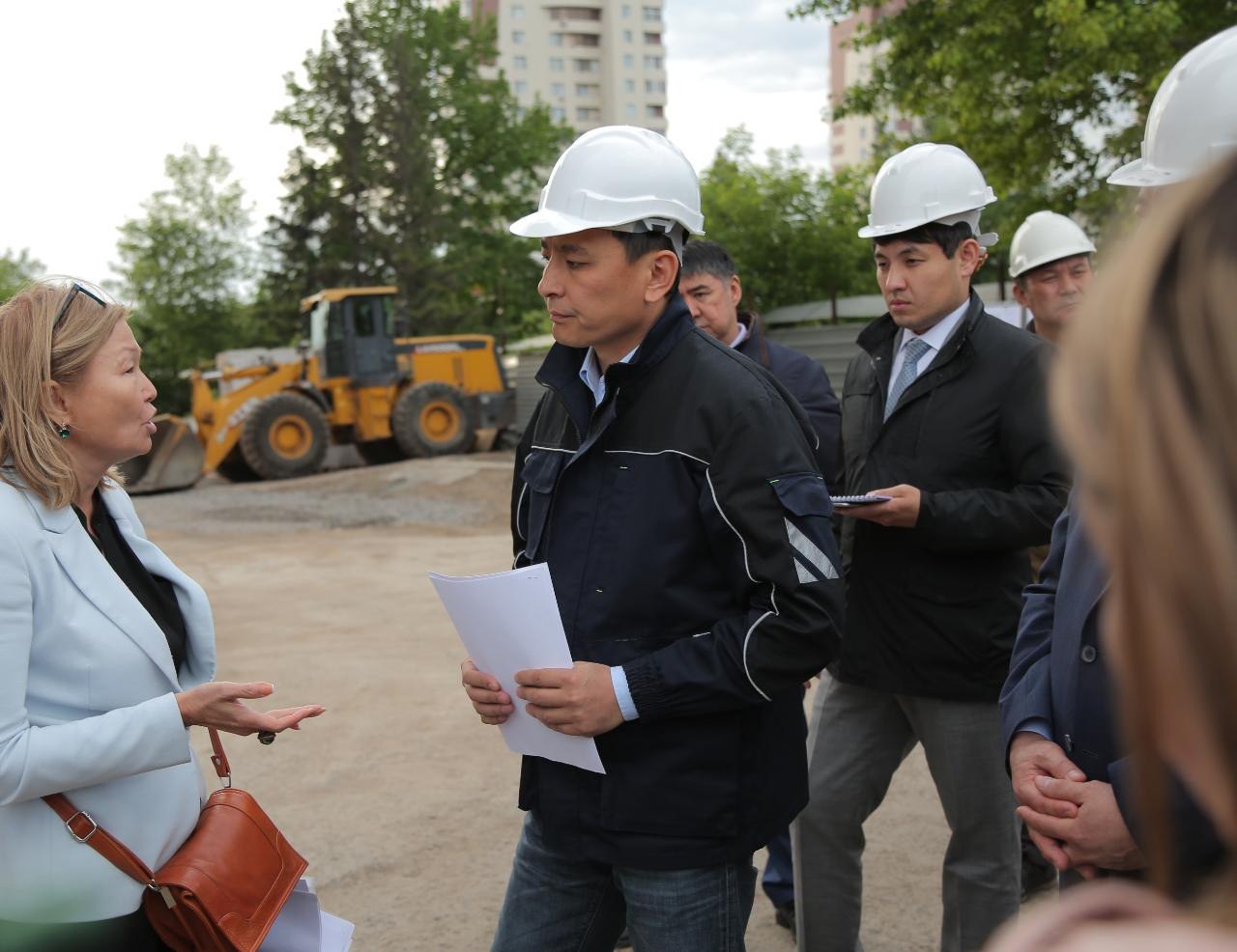 Елорда әкімі  үлескерлік құрылыстың проблемалы нысандарын аралады (Видео)