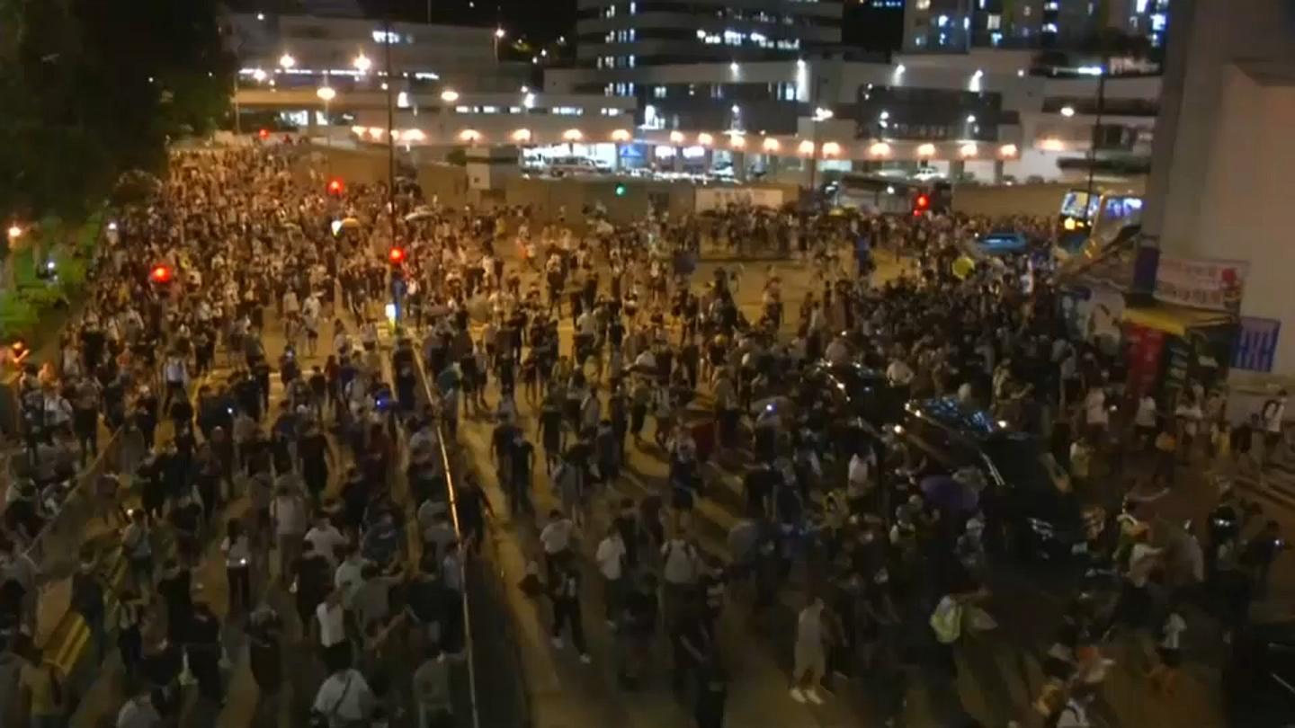 Глава Гонконга: протесты превратят город в руины