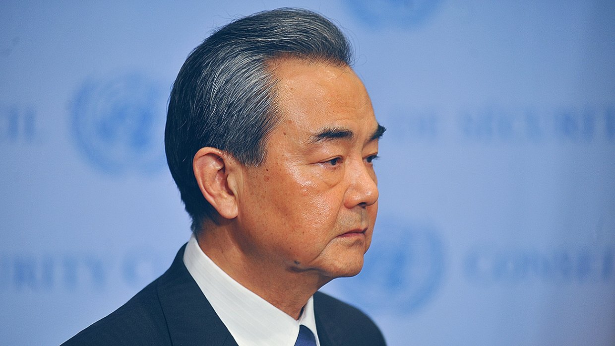 Глава китайской дипломатии назвал протекционизм путем к мировой рецессии