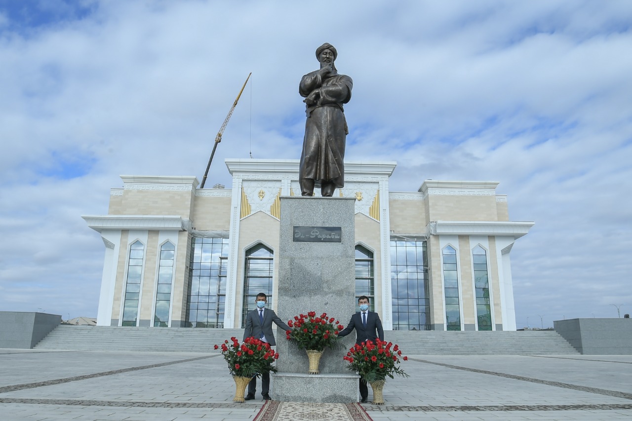 Түркістан қаласында Абай мен Әбу Насыр әл-Фарабидің ескерткіші ашылды