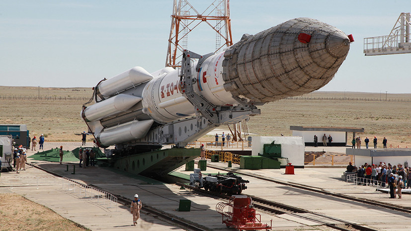 Ракета-носитель "Протон-М" со спутником "Электро-Л" доставлена на пусковую установку Байконура