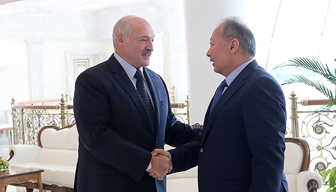 Лукашенконың Бәкиевпен кездесуі Бішкектің ашуын келтірді