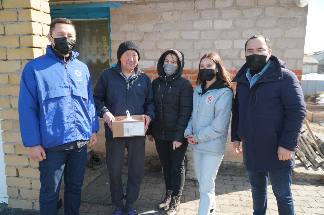 Нұр-Сұлтанда егде жастағы адамдарға дәрі-дәрмек үйлеріне жеткізілуде